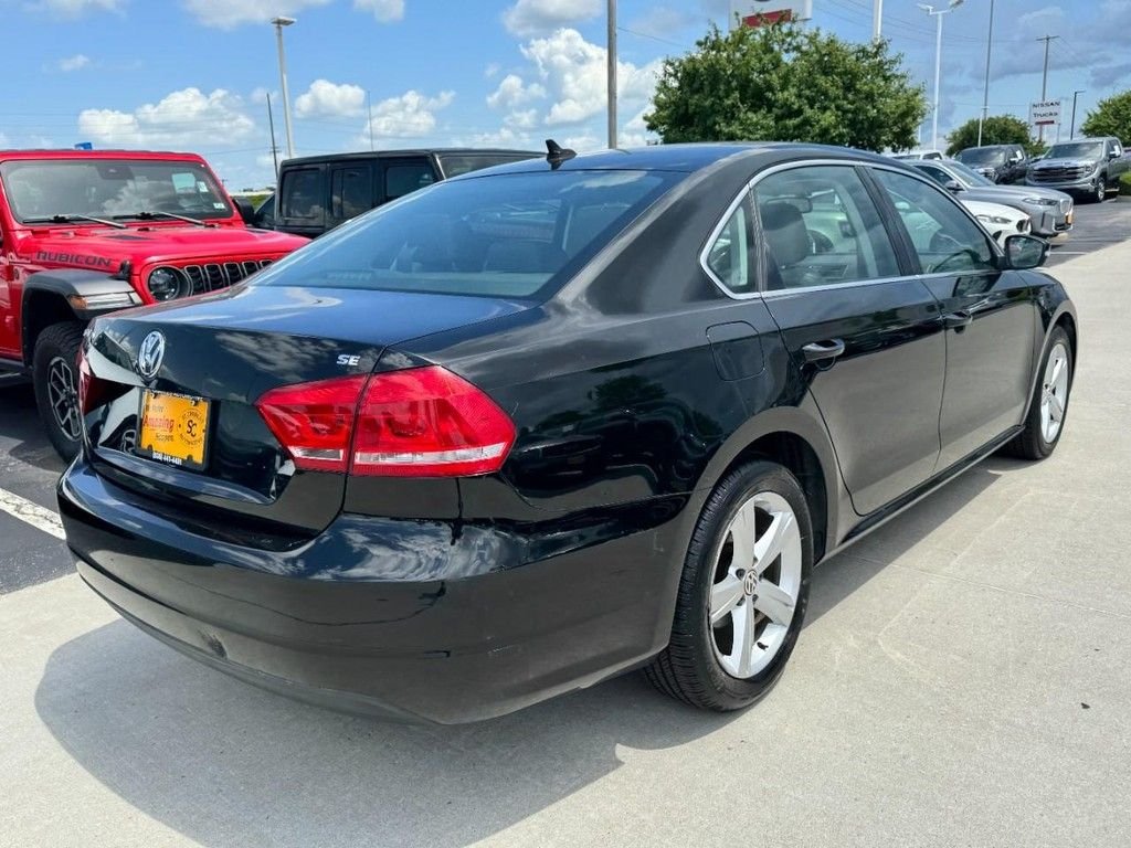 Used 2013 Black Volkswagen 2.5 SE image 3