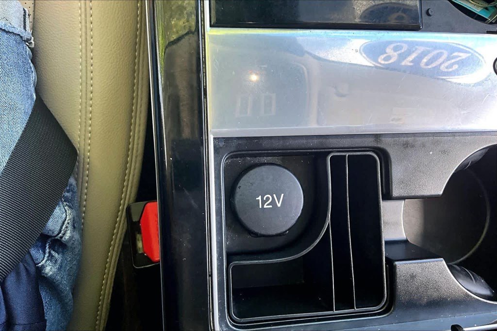 Used 2018 Gray Land Rover S image 32