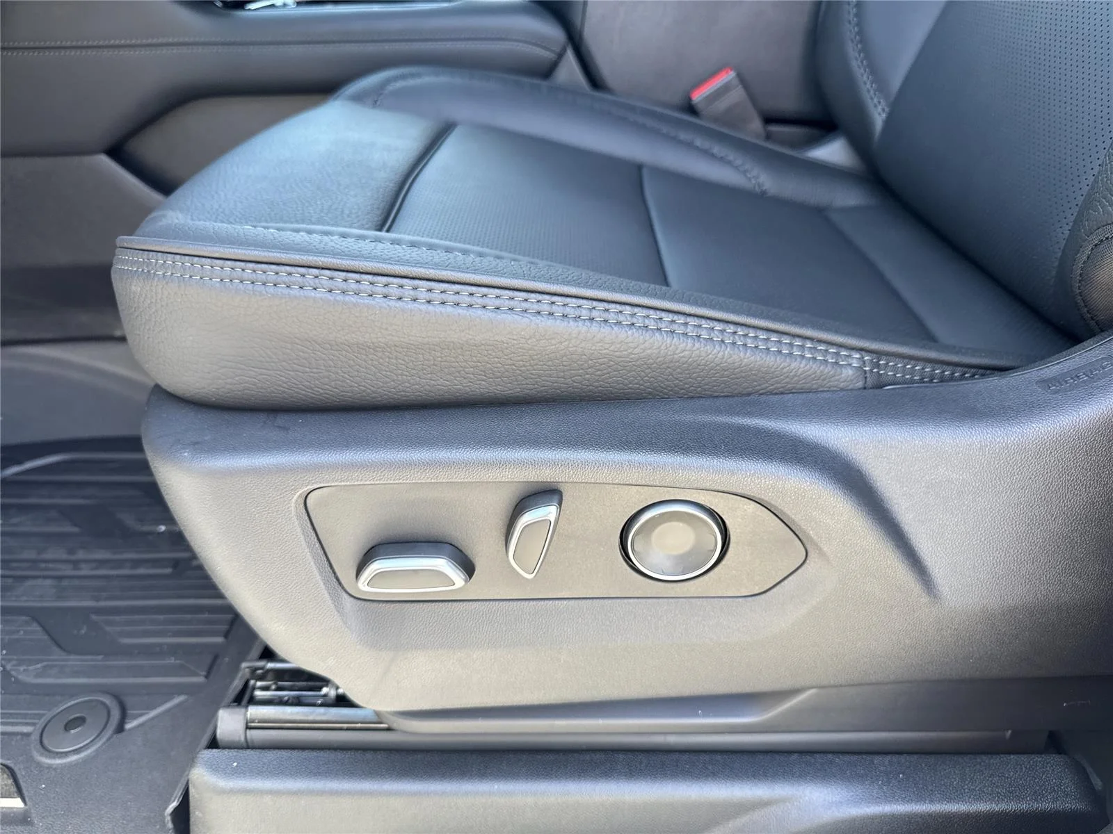 New 2026 Glacier White Tricoat GMC Denali image 36