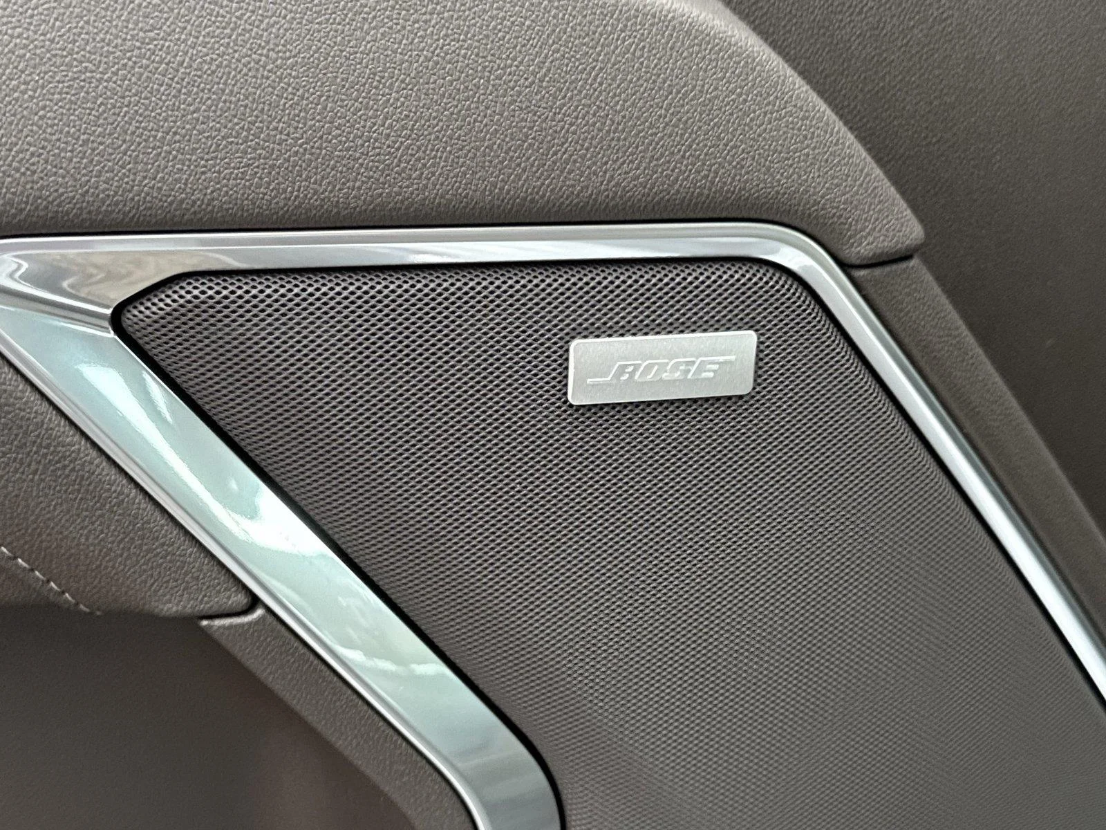 New 2026 Glacier White Tricoat GMC SLT image 19