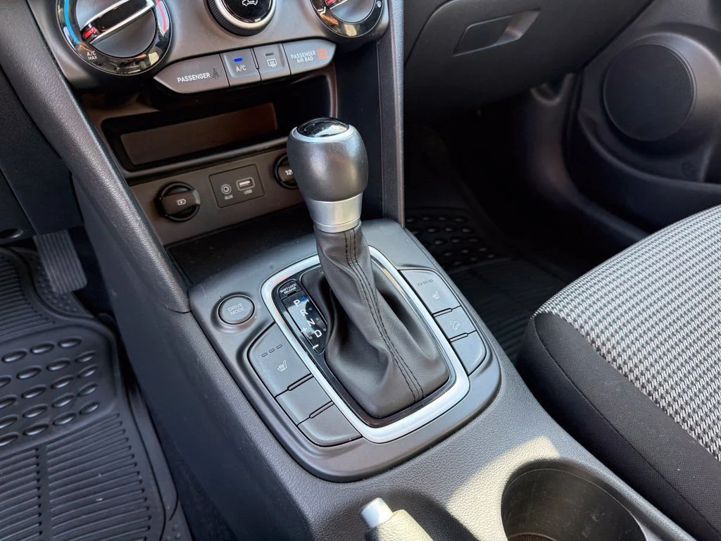 Used 2020 White Hyundai SEL image 25