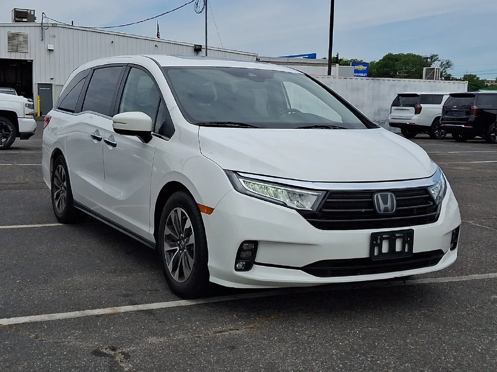 Used 2023 White Honda EX-L image 2