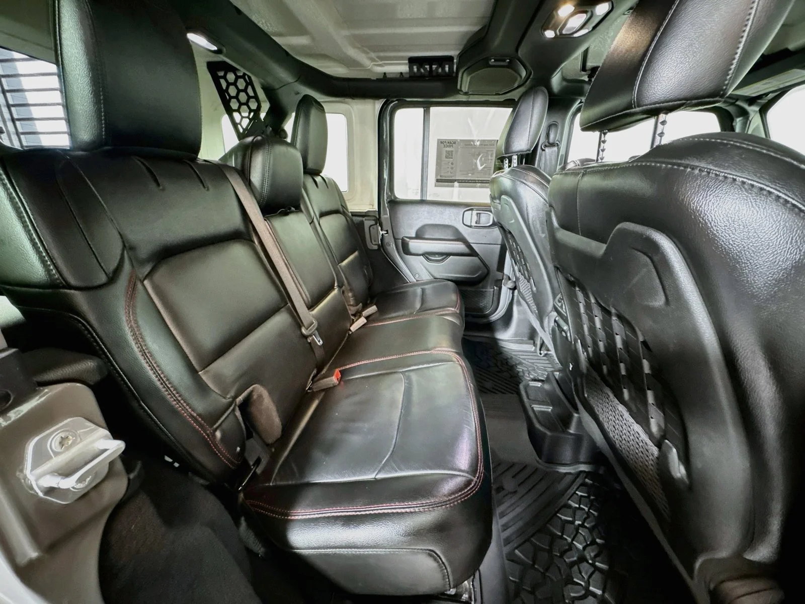 Used 2020 Sting-Gray Clearcoat Jeep Rubicon image 25