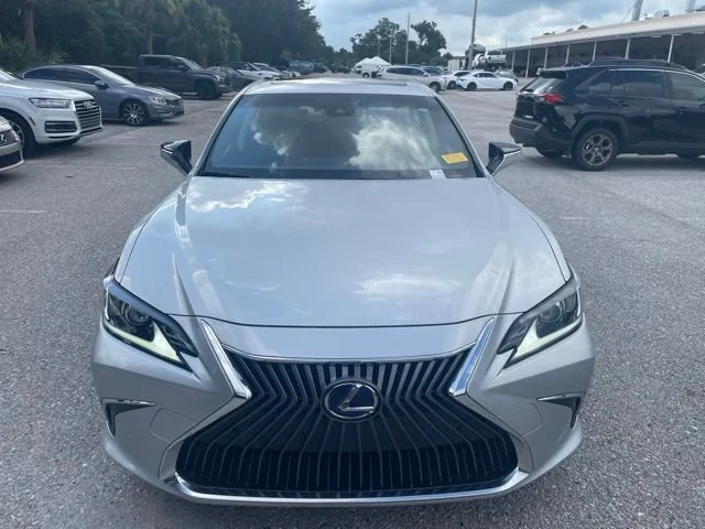 Used 2019 Silver Lexus ES 300h image 6