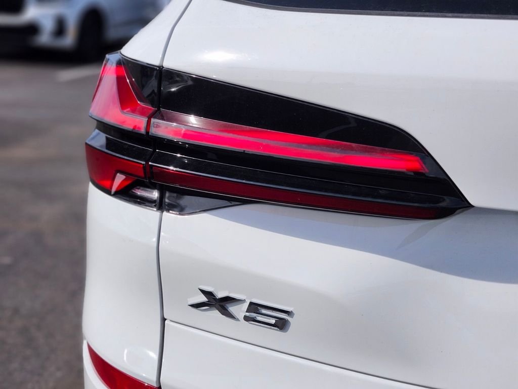 Used 2026 White BMW xDrive40i image 9
