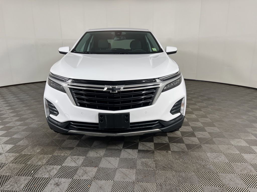 Used 2024 Summit White Chevrolet LT image 3