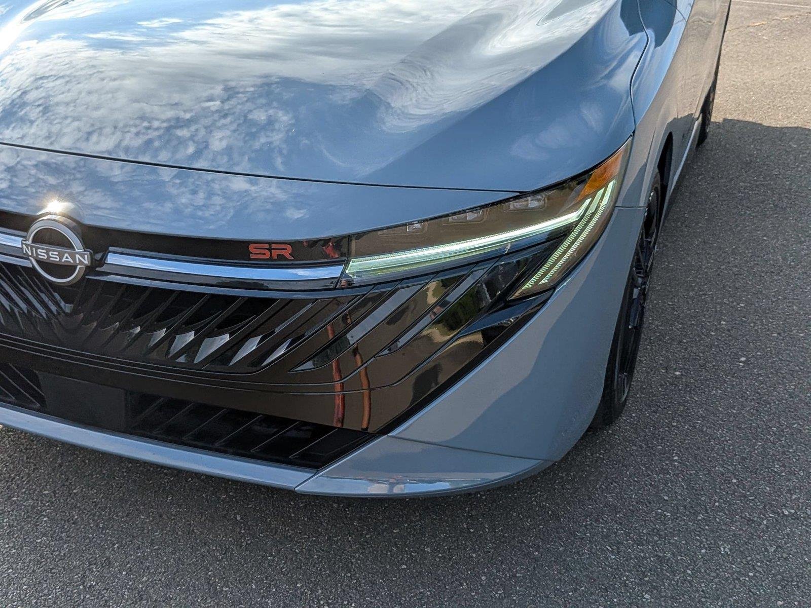 New 2027 Atlantic Gray Metallic / Super Black Two-tone Nissan SR image 9