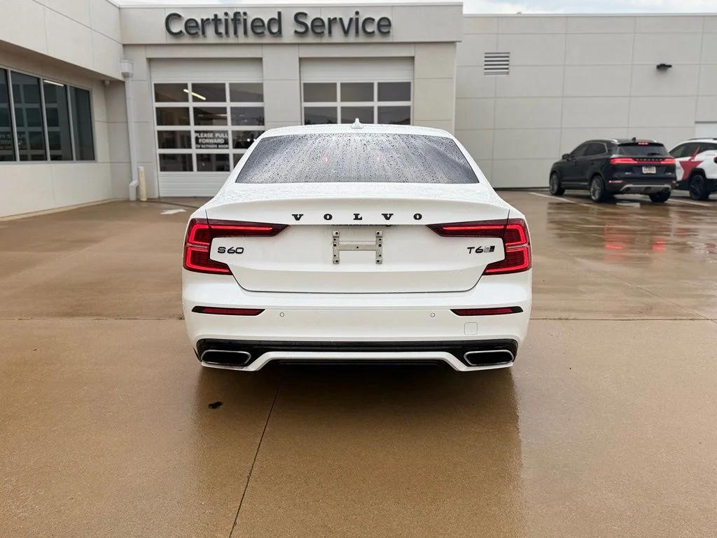 Used 2019 White Volvo T6 R-Design image 4