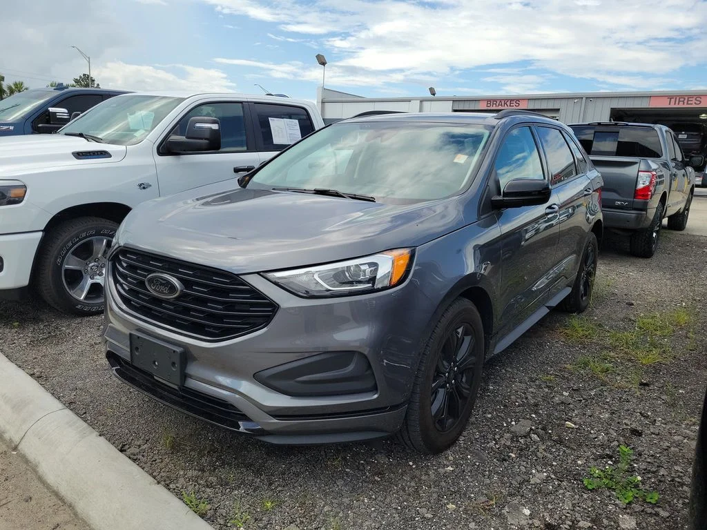 Used 2024 Gray Ford SE image 6