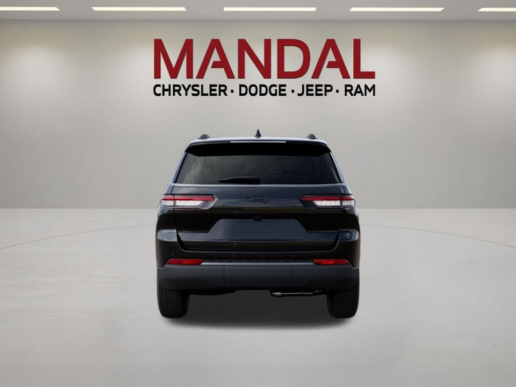 New 2026 Diamond Black Crystal Pearl-Coat Exterior Paint Jeep Laredo image 7