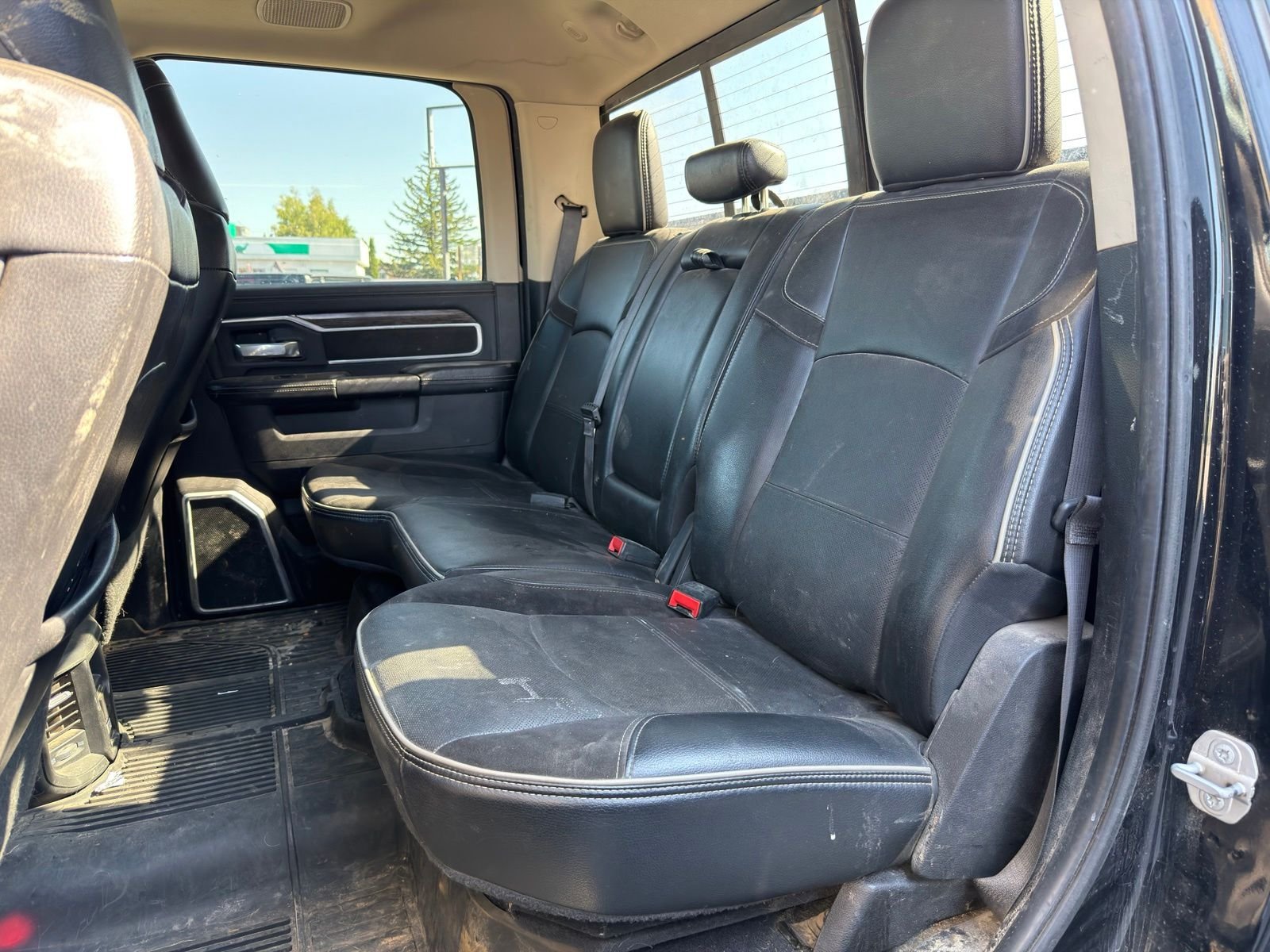 Used 2020 Diamond Black Ram Laramie image 10