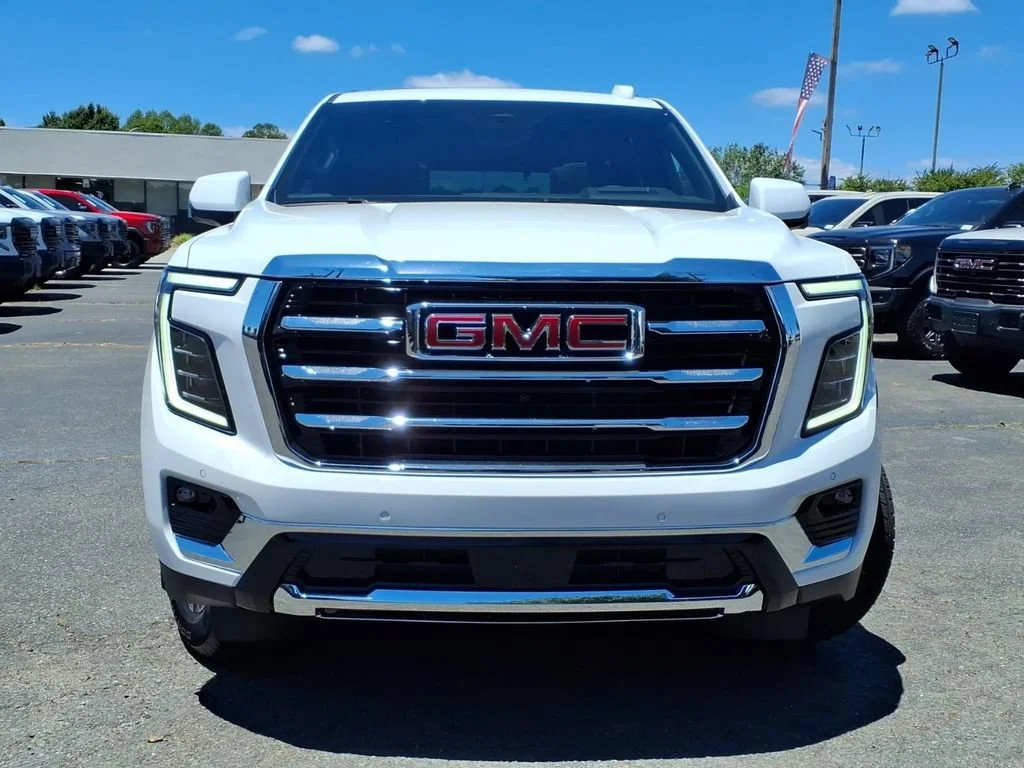 New 2026 Summit White GMC Elevation image 2