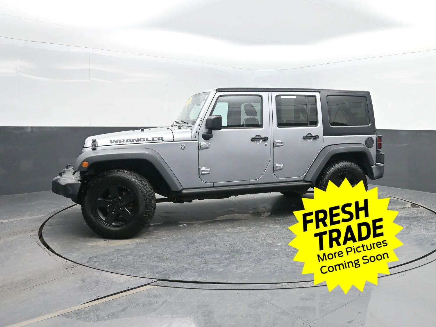 Used 2016 Billet Silver Metallic Clearcoat Jeep Black Bear image 1