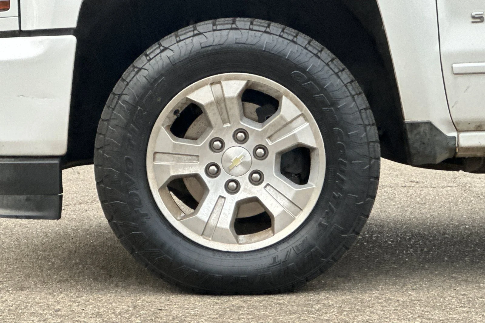 Used 2017 IRIDESCENT PEARL TRICOAT Chevrolet LT image 25