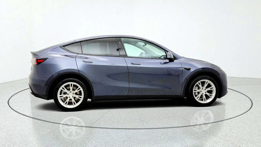 Used 2023 Midnight Silver Metallic Tesla AWD *Ltd Avail* image 4