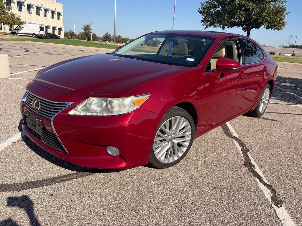 Used 2013  Lexus 350 image 2