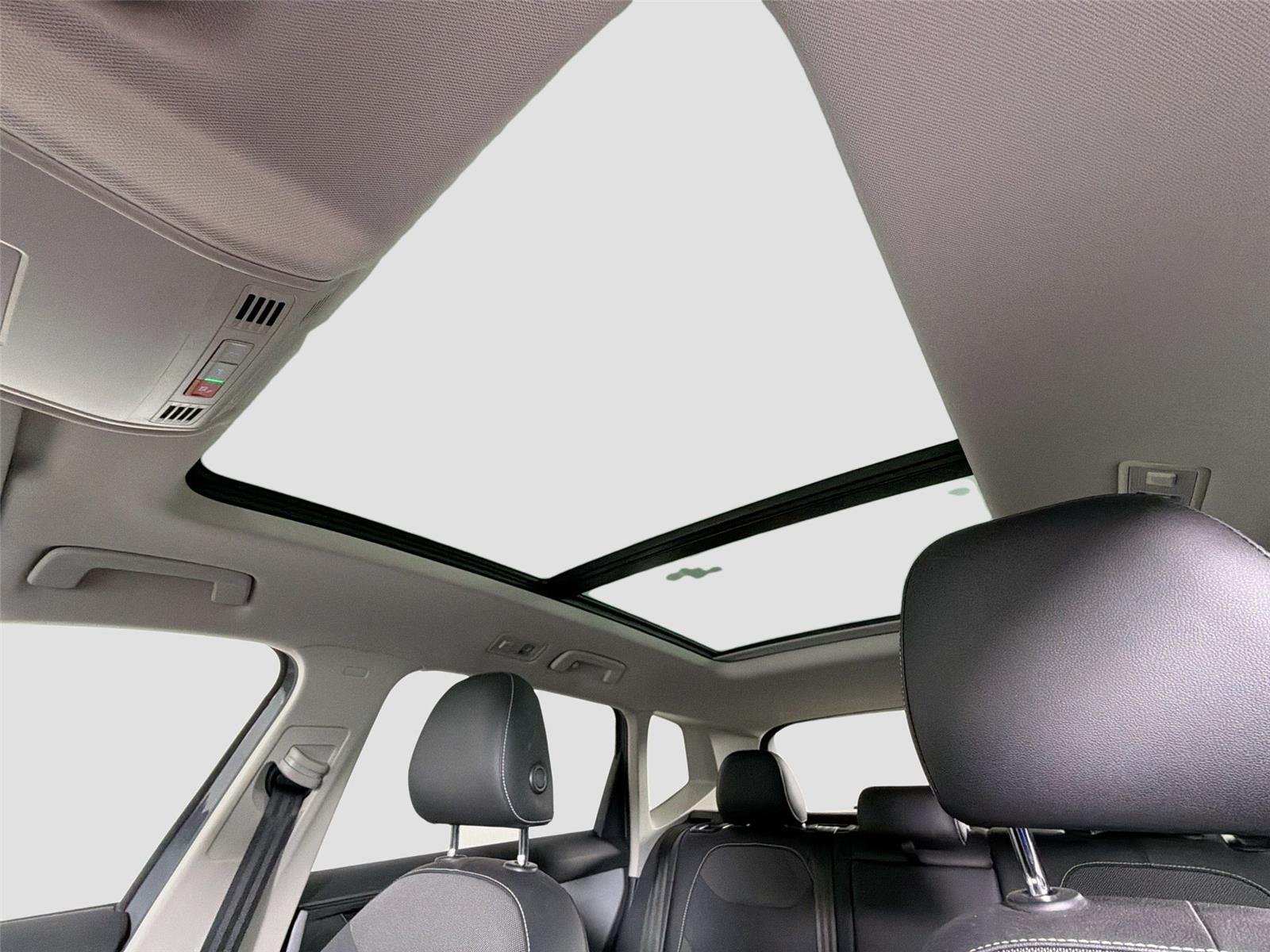 Used 2022 Pure Gray Volkswagen SE image 21
