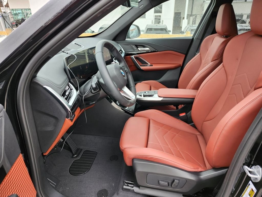 Used 2026 Black BMW xDrive28i image 19
