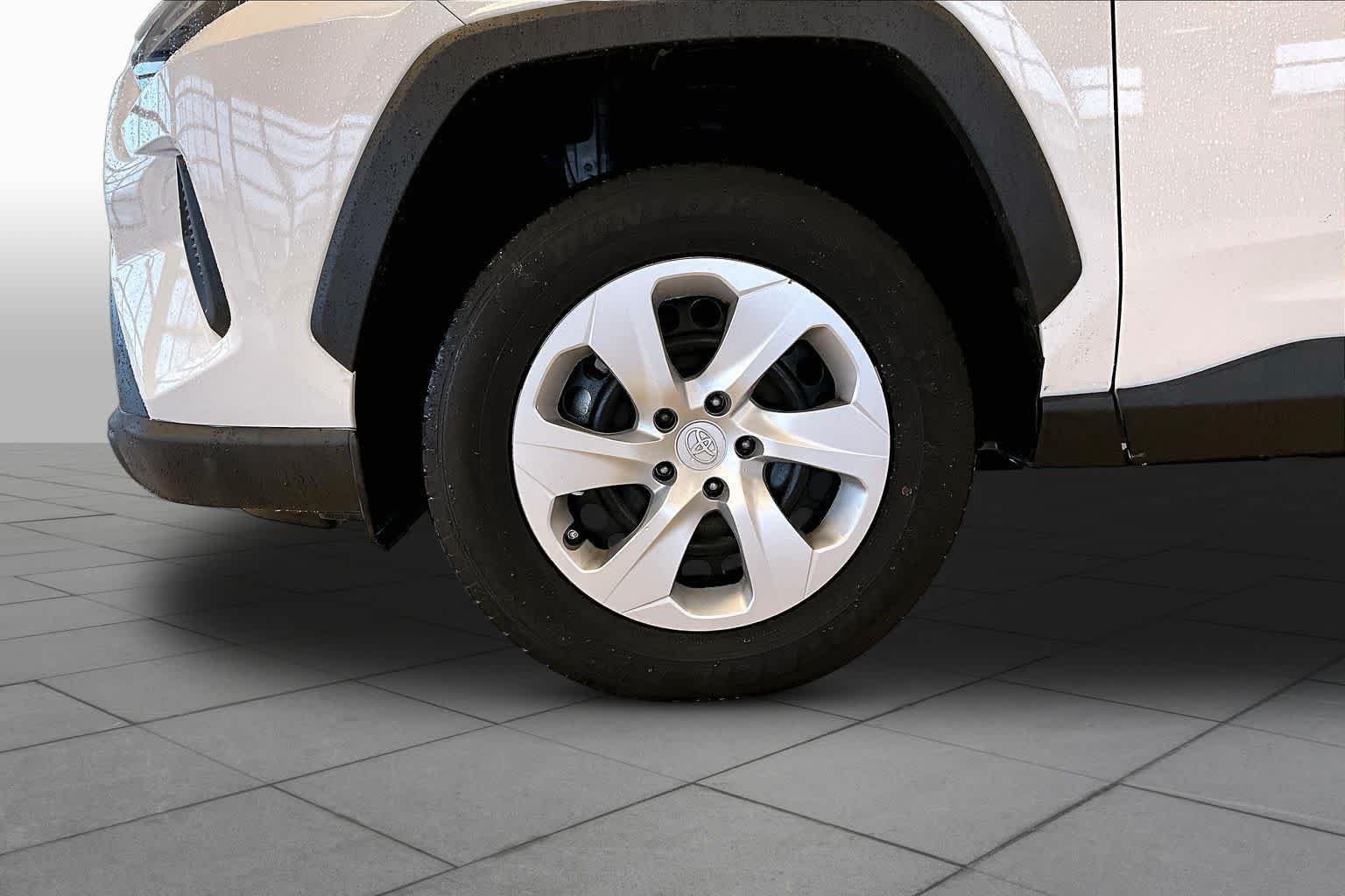 Used 2025 Ice Toyota LE image 11