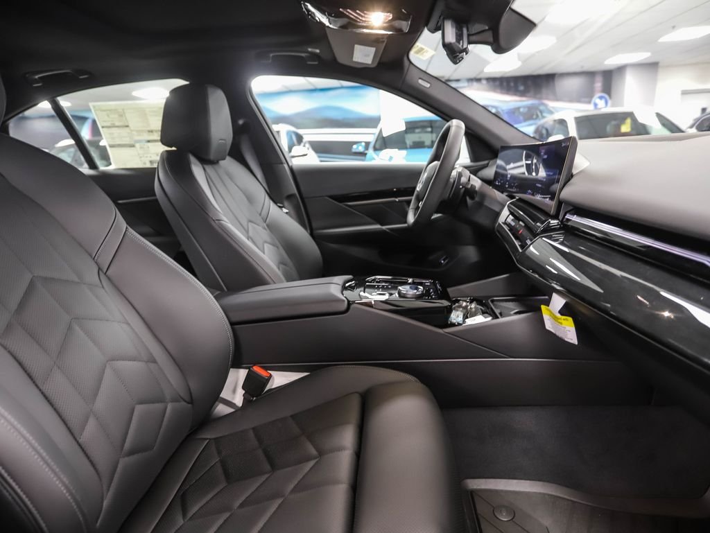 2025 BMW 5 Series 530i - Photo 29