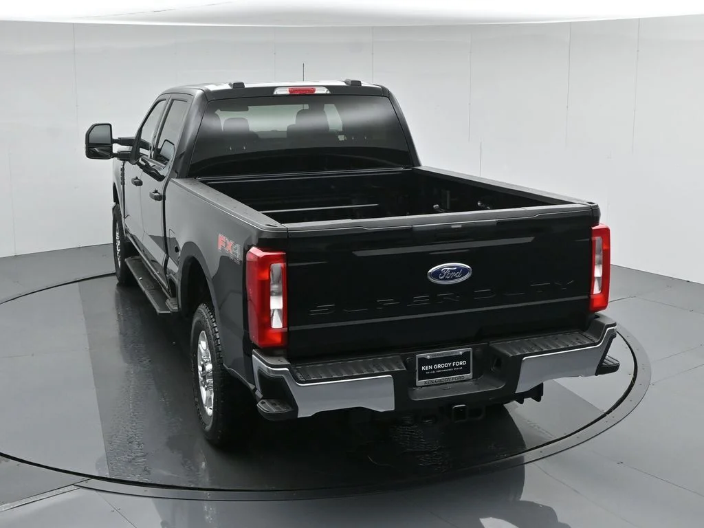 New 2026 Agate Black Metallic Ford XLT image 41