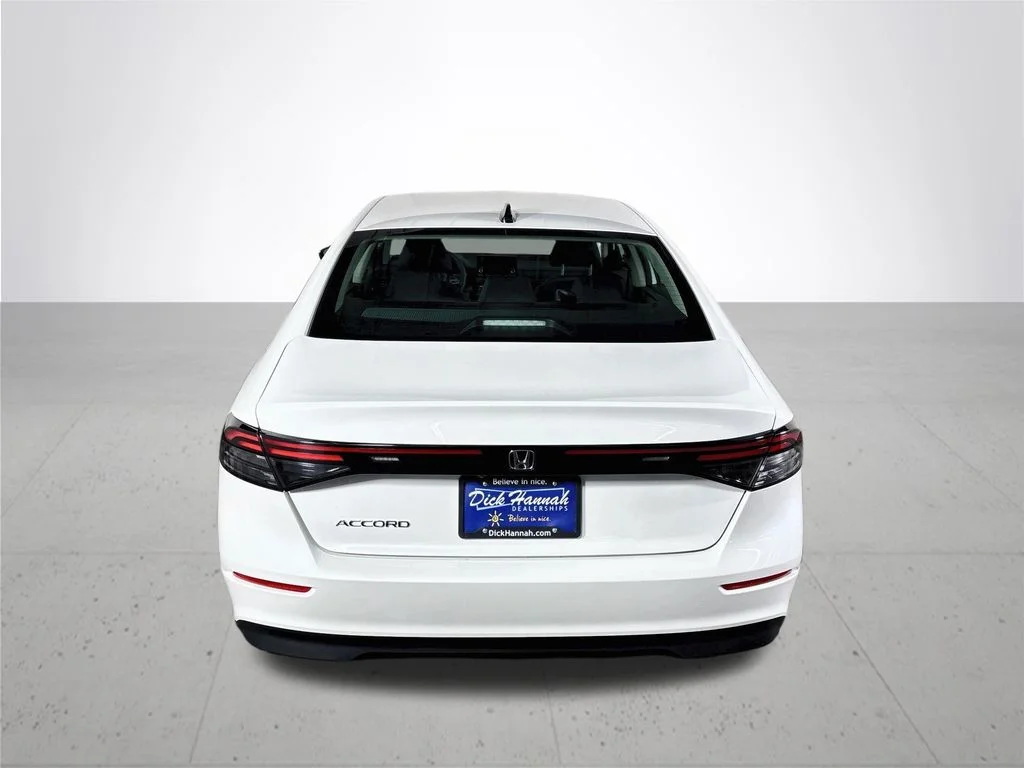 Used 2025 Platinum White Pearl Honda SE image 7