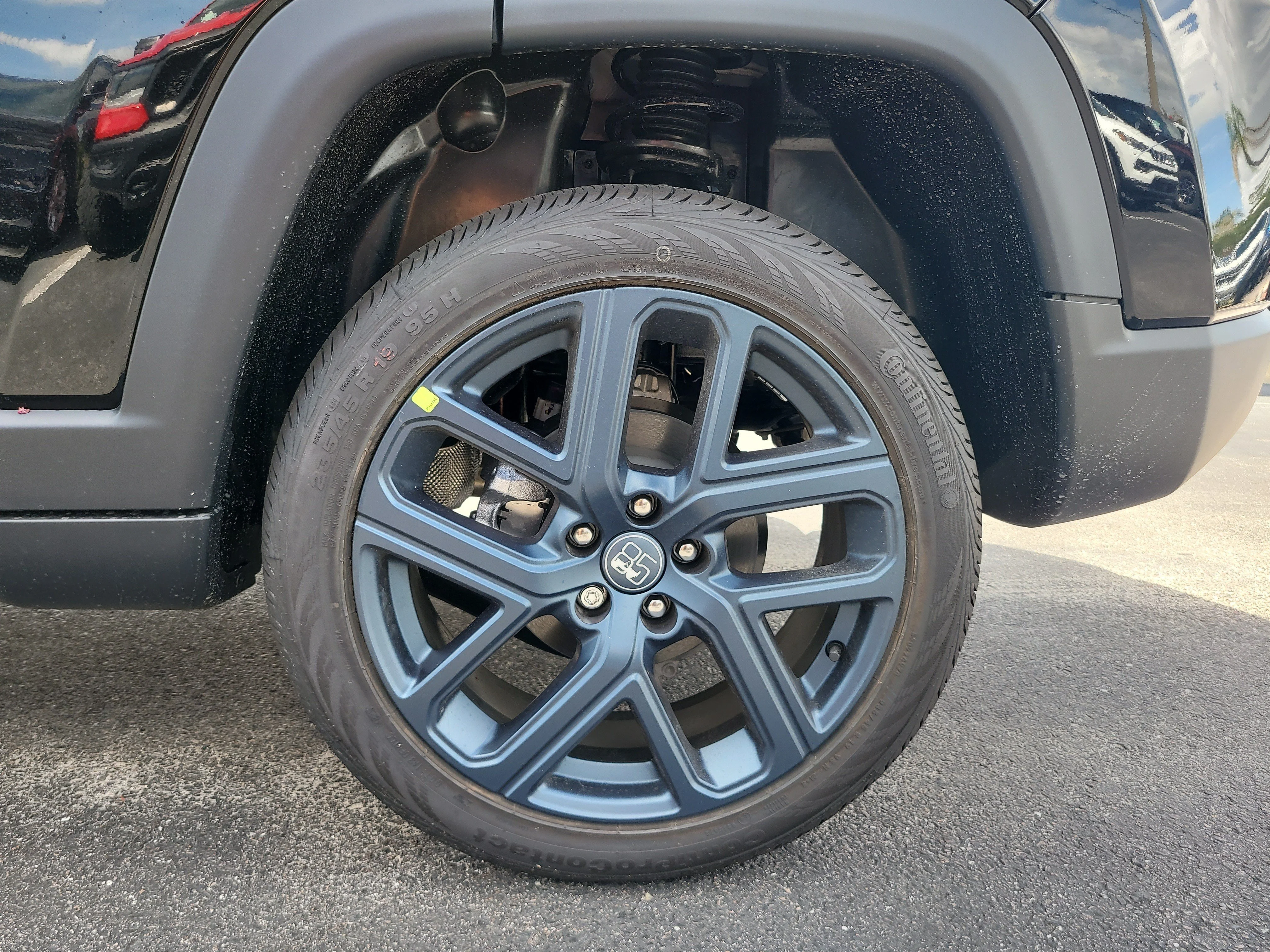 New 2026 Diamond Black Crystal Pearlcoat Jeep 85th Anniversary image 9