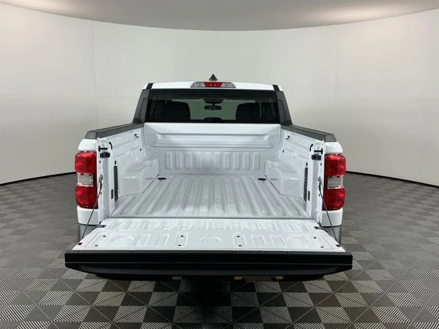 New 2026 Oxford White Ford XLT image 9