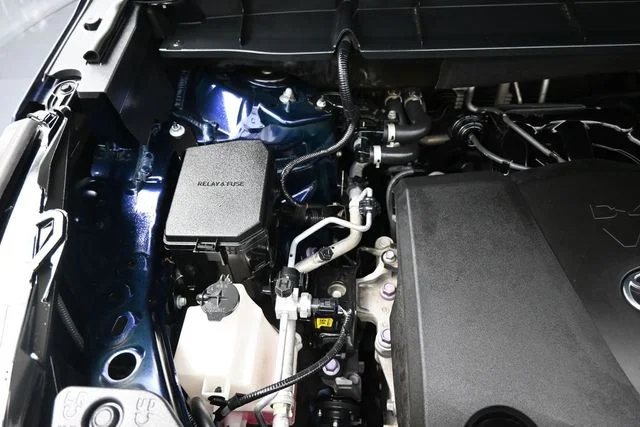 Used 2021  Toyota XLE image 32