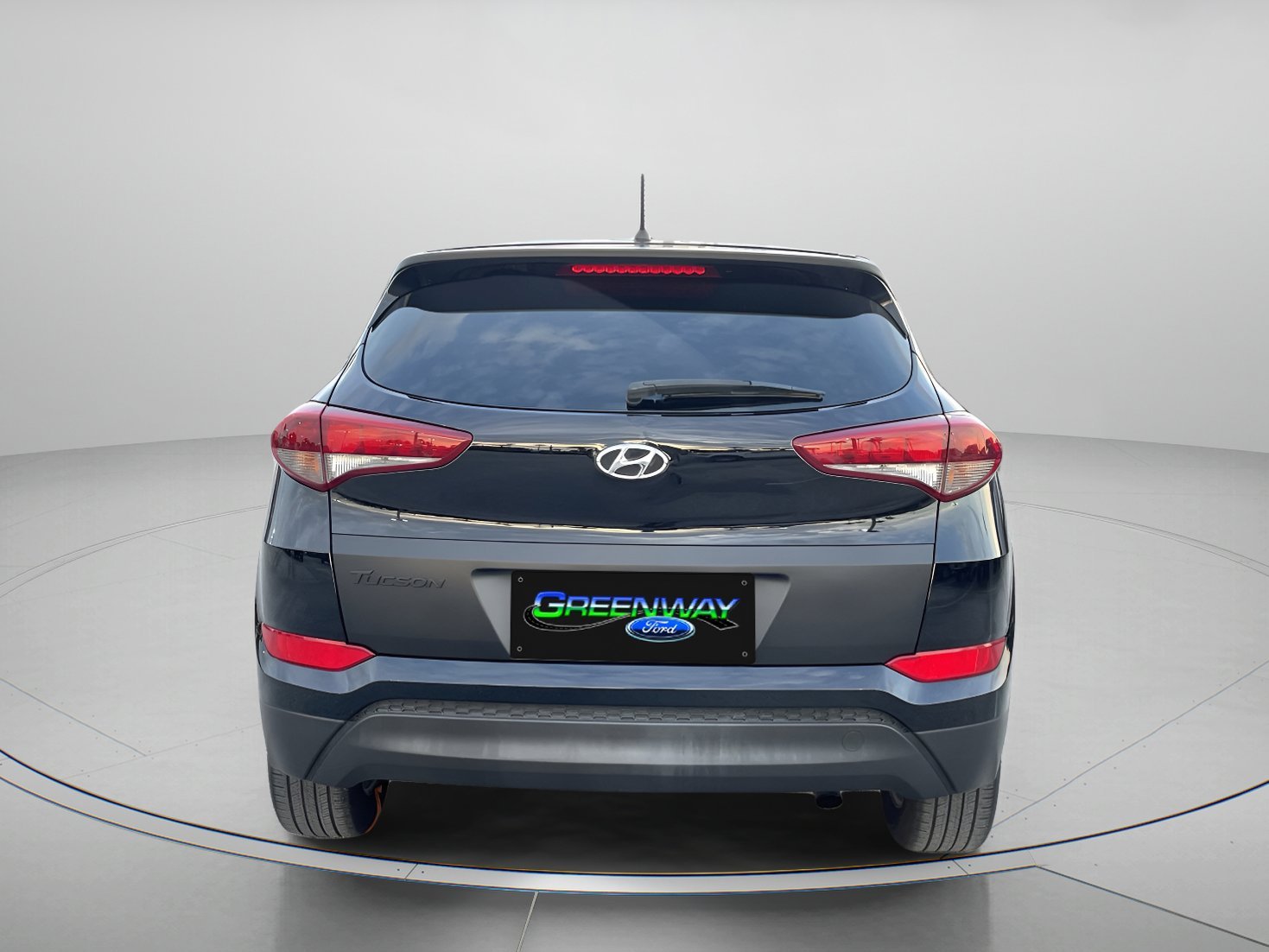 Used 2018 Black Noir Pearl Hyundai SE image 4