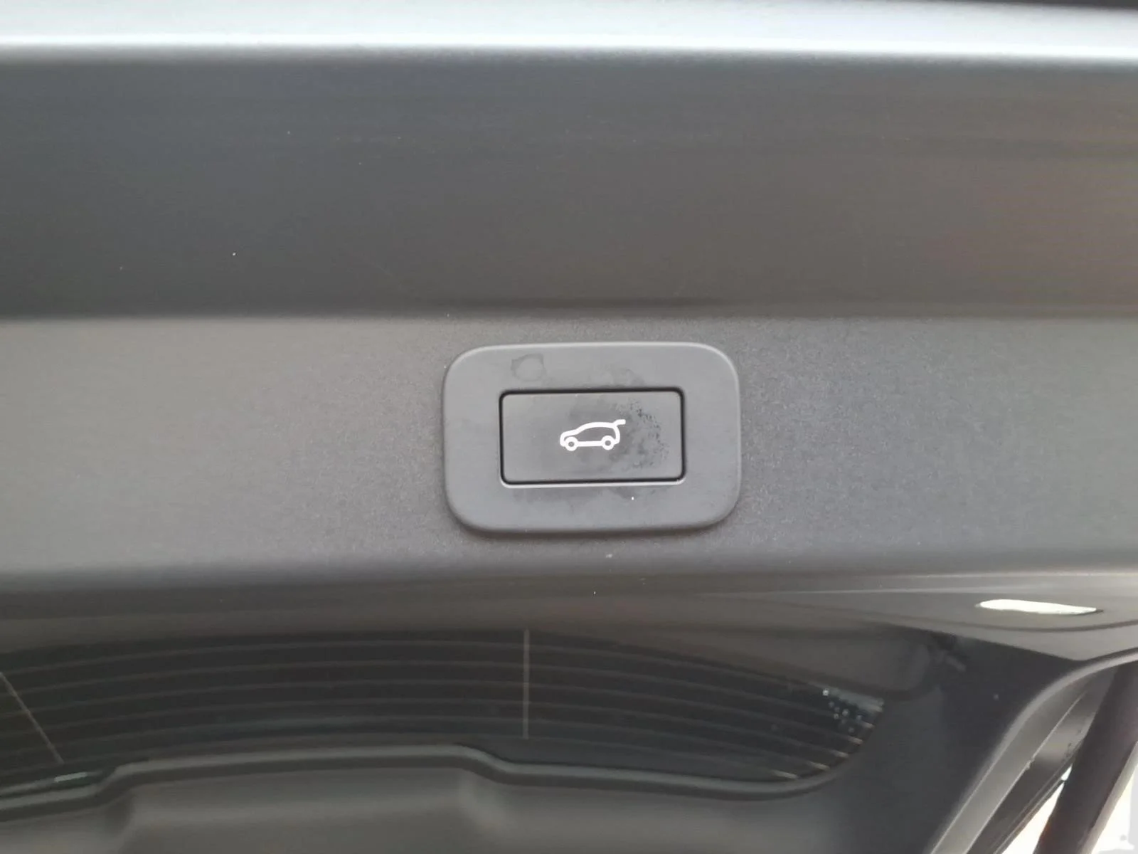 Used 2025 Green Land Rover Dynamic SE image 20