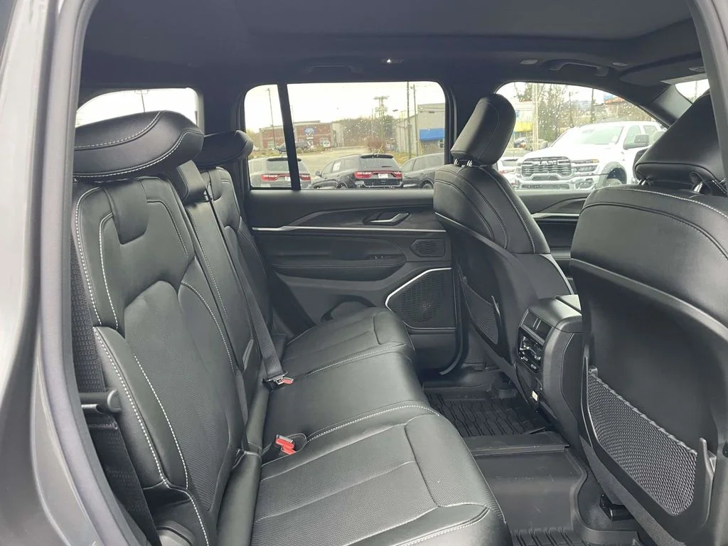 New 2026 Baltic Gray Metallic Clear-Coat Exterior Paint Jeep Limited Reserve image 17