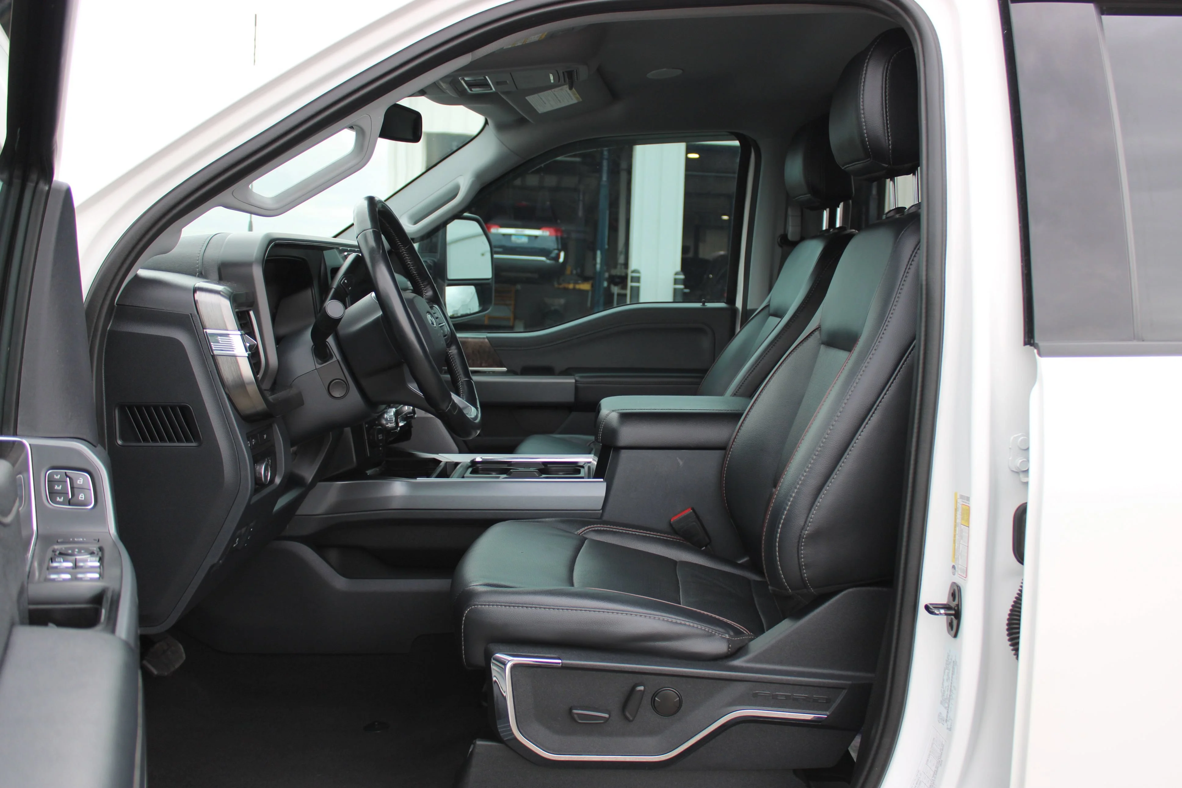 Used 2024 Star White Metallic Tri-Coat Ford Lariat image 16