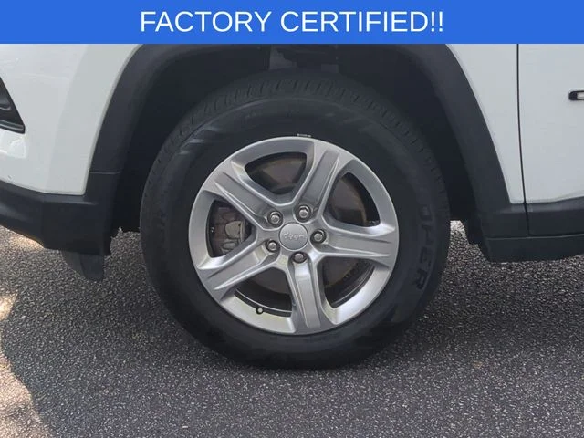 Used 2024 White Jeep Latitude image 10