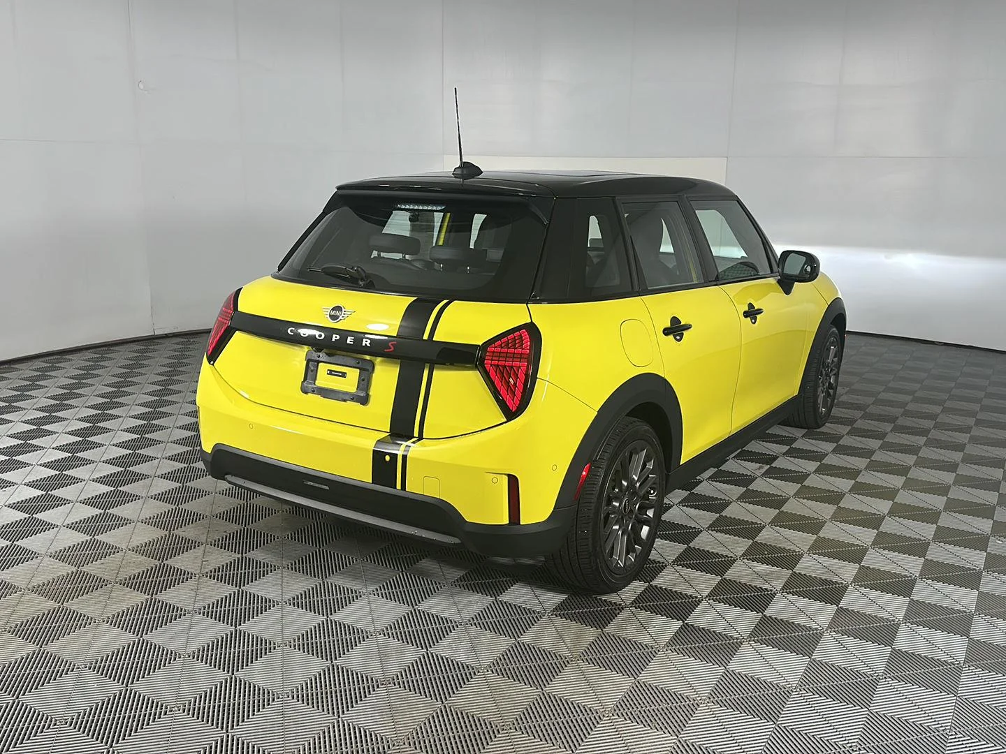 Used 2025 Sunny Side Yellow MINI Cooper S image 27