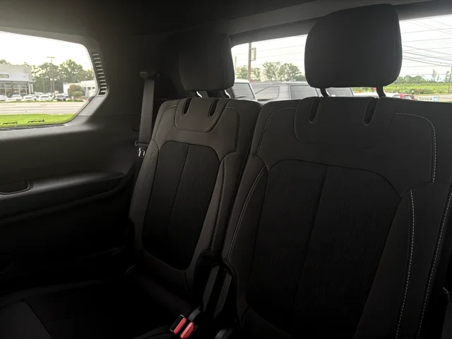 New 2026 Bright White Clear-Coat Exterior Paint Jeep Laredo image 16