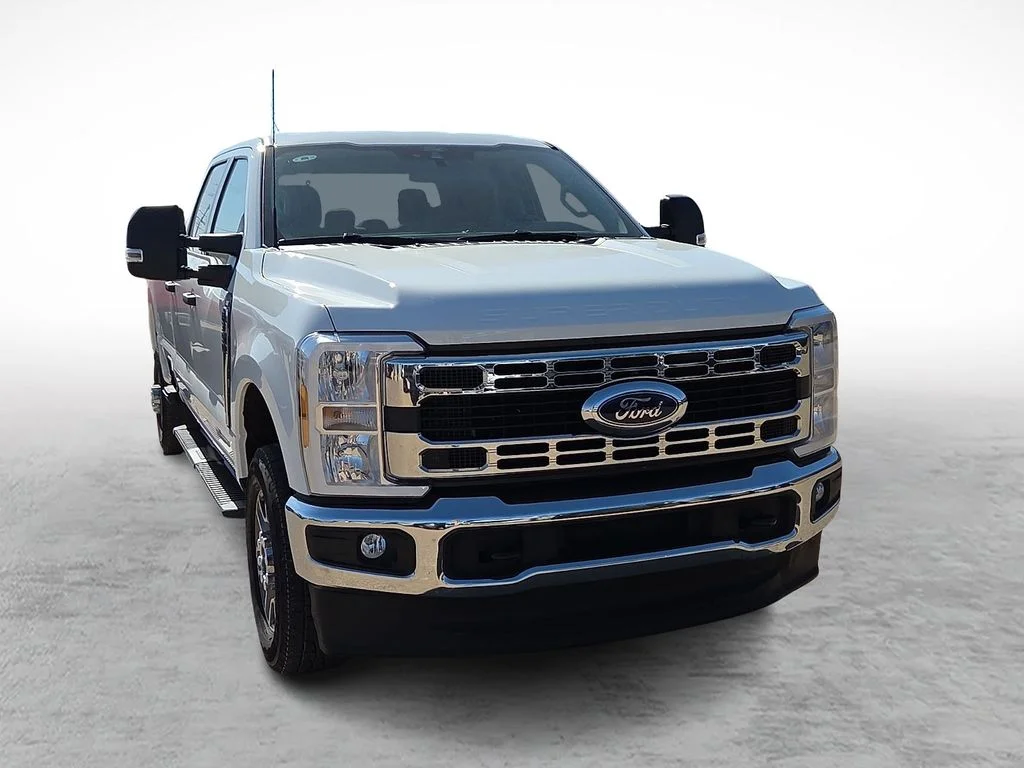 Used 2025 White Ford XLT image 2