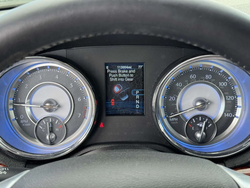 2013 Chrysler 300 Base - Photo 24