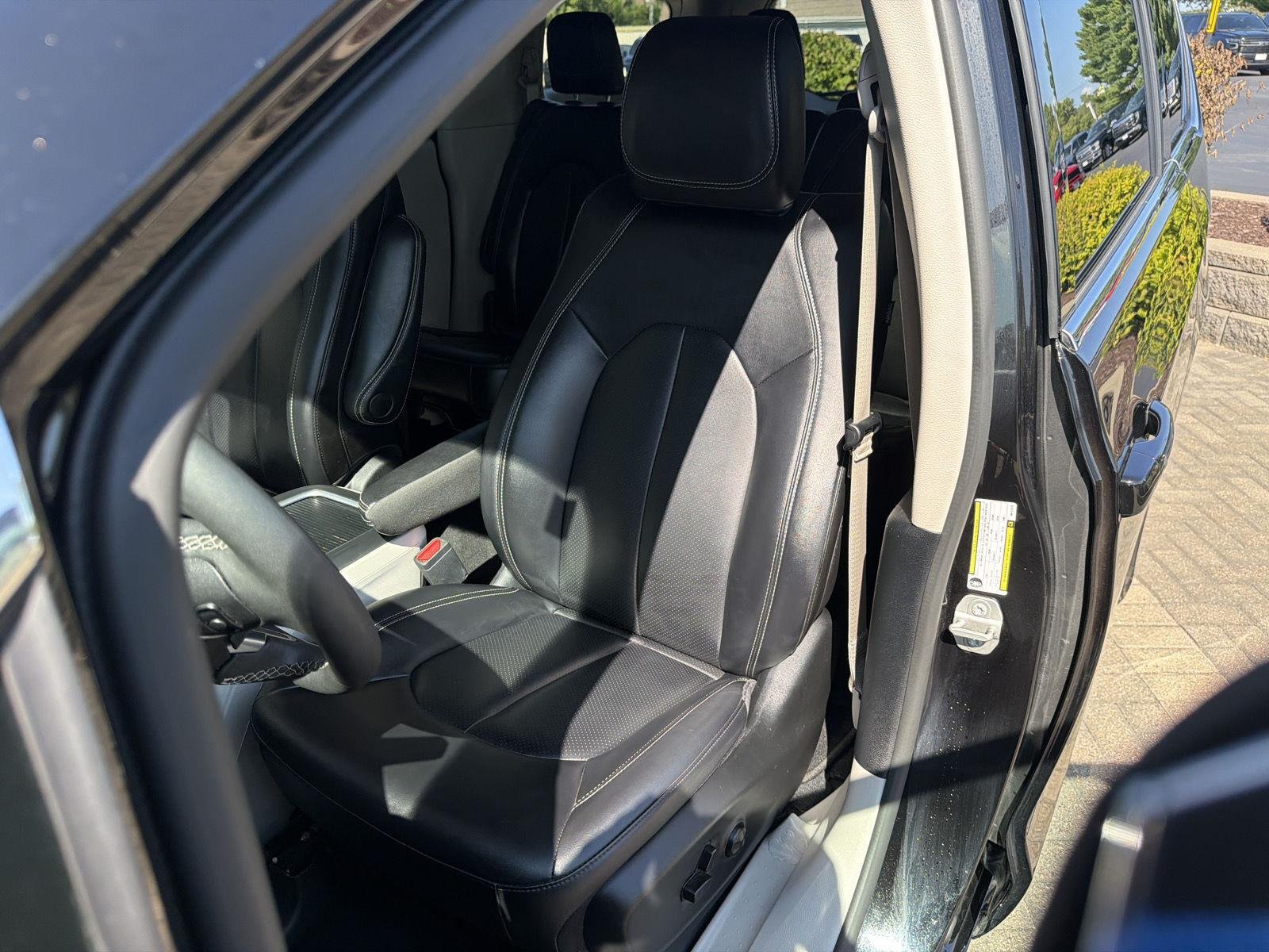 2024 Chrysler Pacifica Touring L - Photo 13