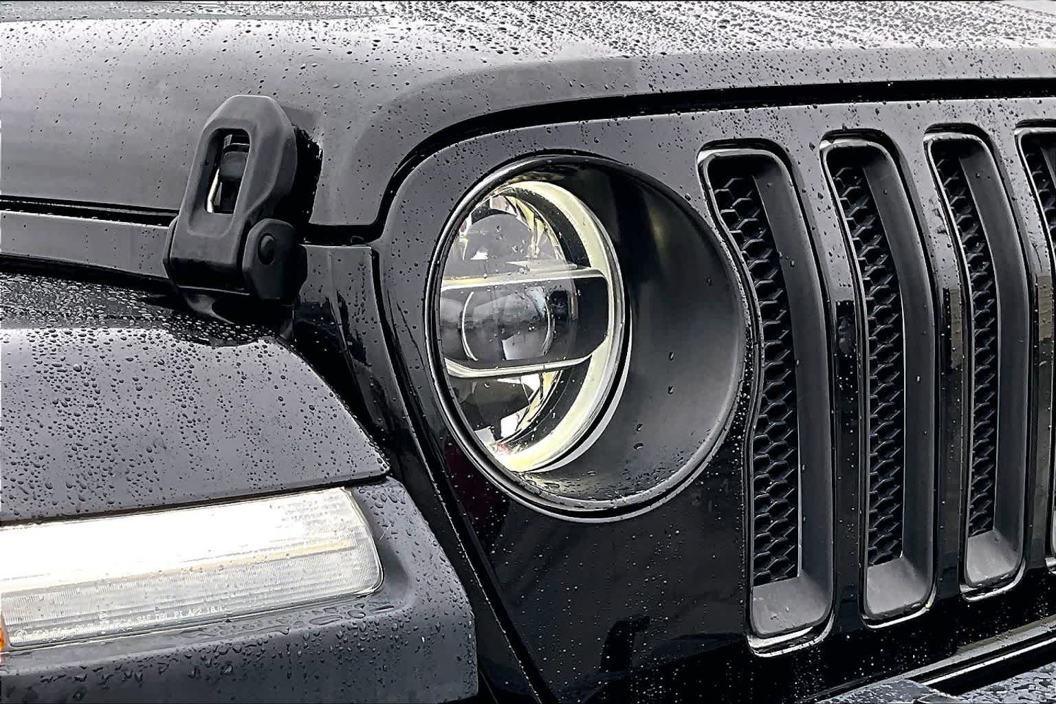 Used 2020 Black Clearcoat Jeep Sahara image 28
