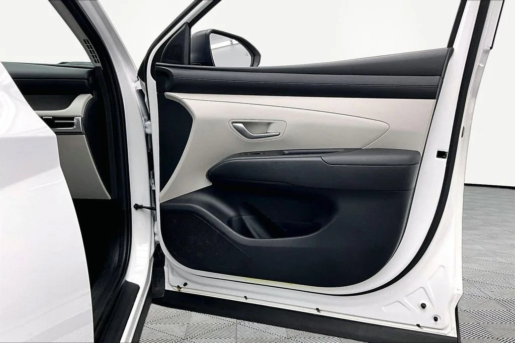 Certified Used 2025 White Pearl Hyundai SE image 24