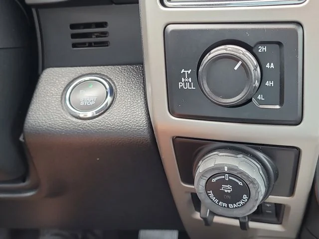 Used 2020 White Ford Lariat image 31