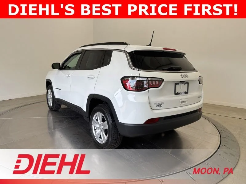 Used 2022 White Jeep Latitude image 5