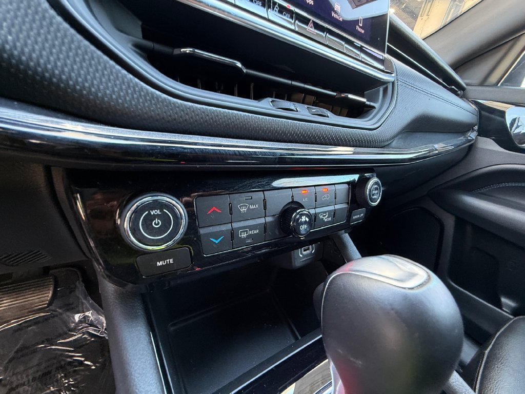 Used 2026 White Jeep Latitude image 23