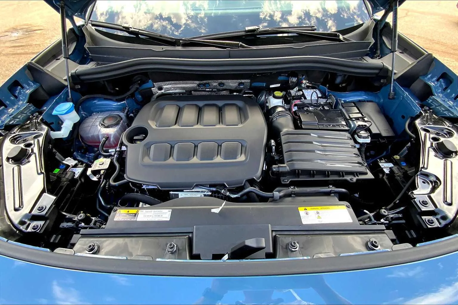 New 2025 Monterey Blue Pearl Volkswagen SE image 16