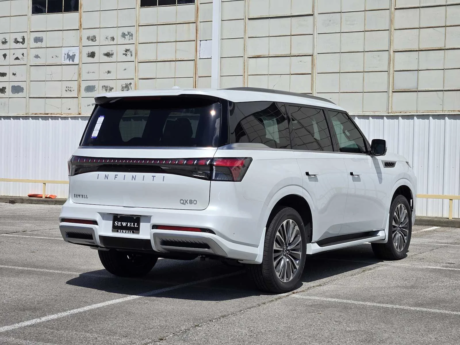 New 2026 RADIANT WHITE INFINITI Luxe 2WD image 4