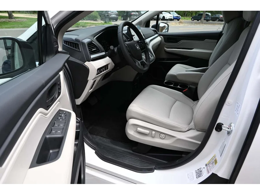 2025 Honda Odyssey EX-L - Photo 13