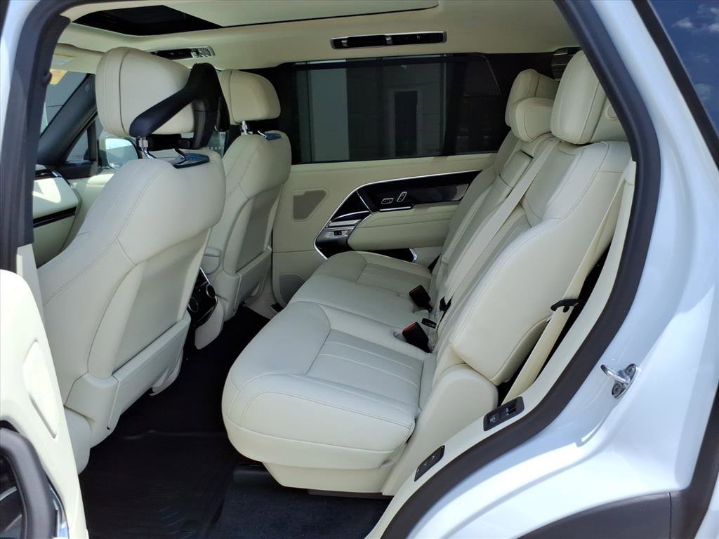 New 2026 Fuji White Land Rover SE image 12