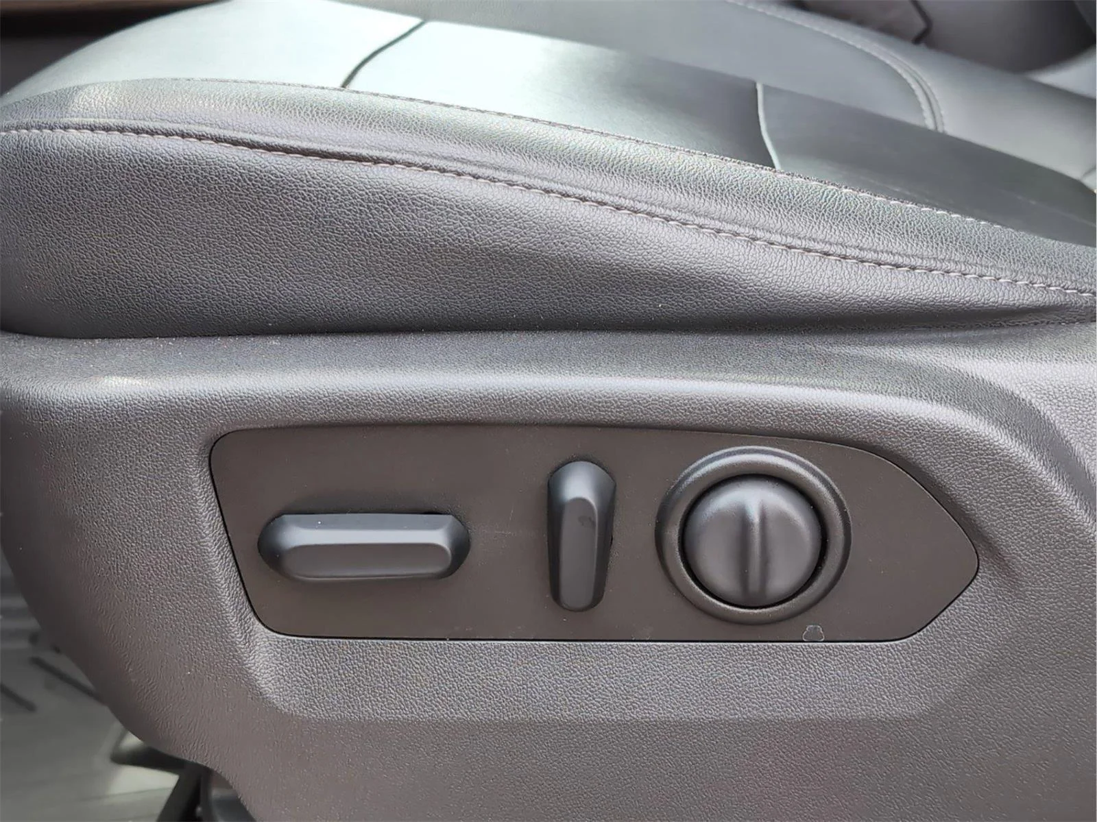 Used 2021 RED HOT Chevrolet LT Trail Boss image 13