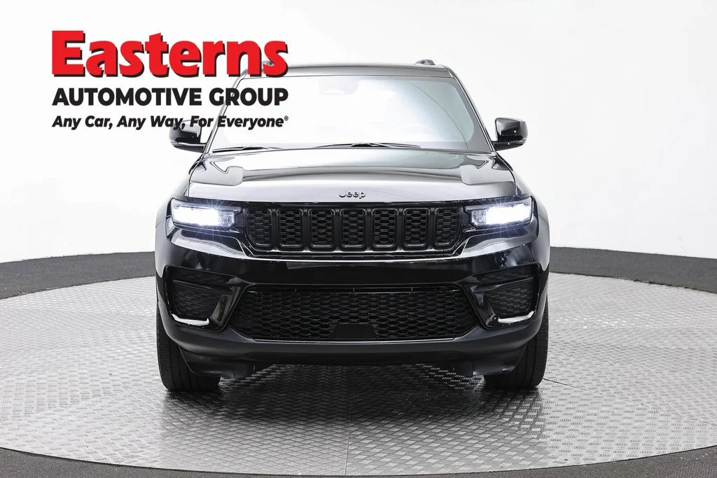Used 2024 Black Jeep Altitude image 2